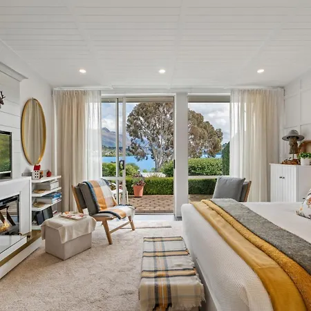Lake Avenue Lookout - Studio Unit